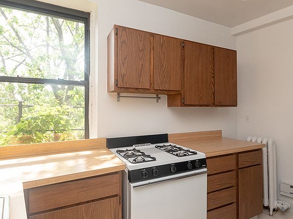 3rd image of 434 W Belden Ave #D70