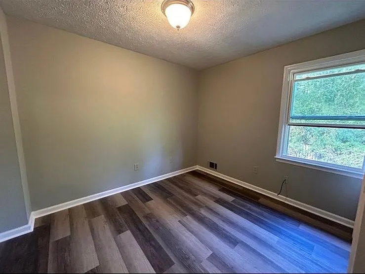 305-307 Jockey Club Dr — Photo 8