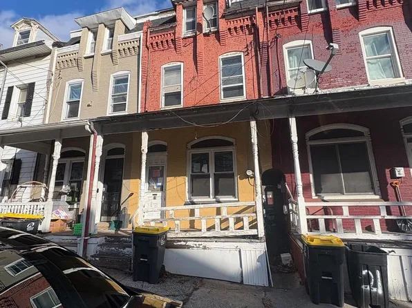 19 E High St, Womelsdorf, PA 19567