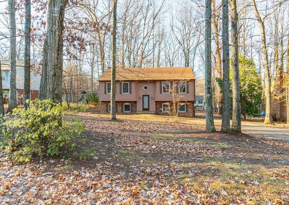 1st image of 212 Jefferson Woods Dr