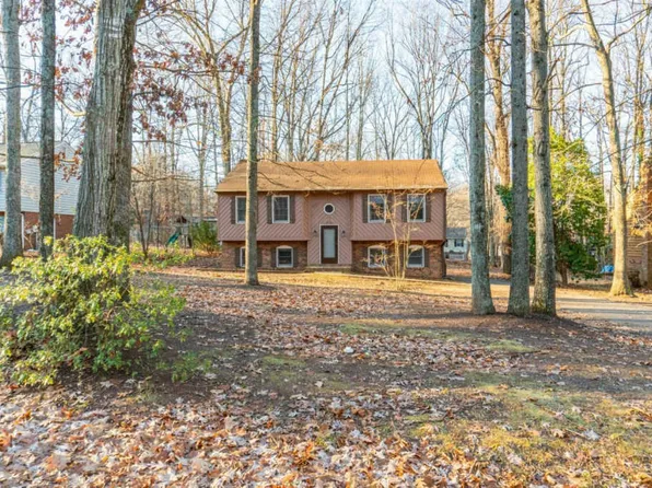 212 Jefferson Woods Dr, Forest, VA 24551