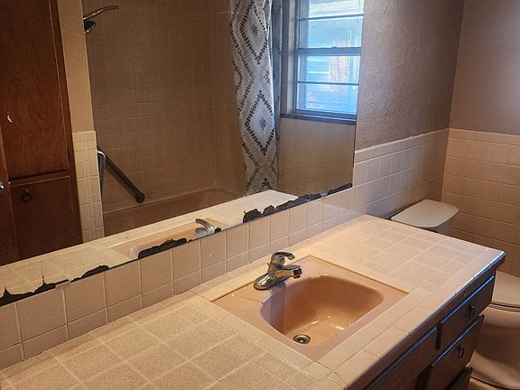 4th image of 1417 Gannon Ave