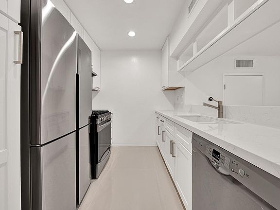 4th image of 4111 Tujunga Ave #5