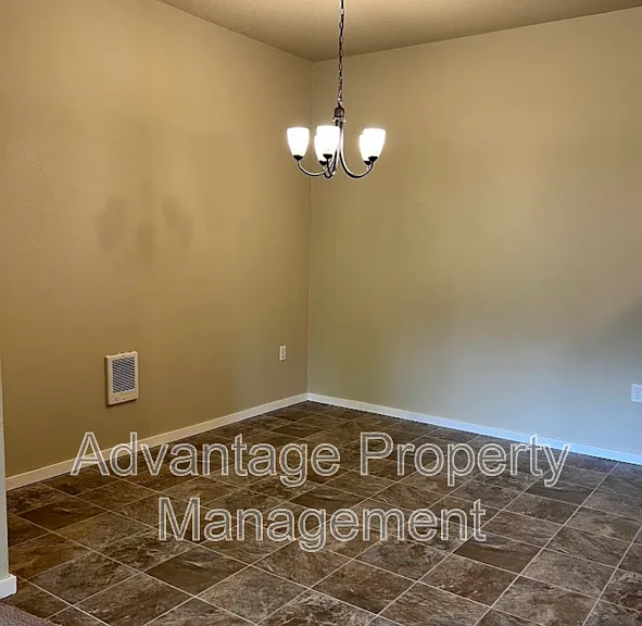 523 Catron St N #5 — Photo 33