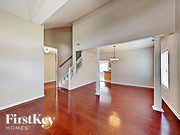 3rd image of 9917 Fountain Cove Ln