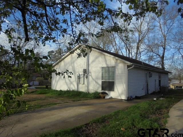 1st image of 1542 N Moore Ave