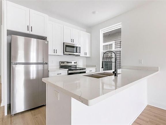 5th image of 3015-17 Burdette St