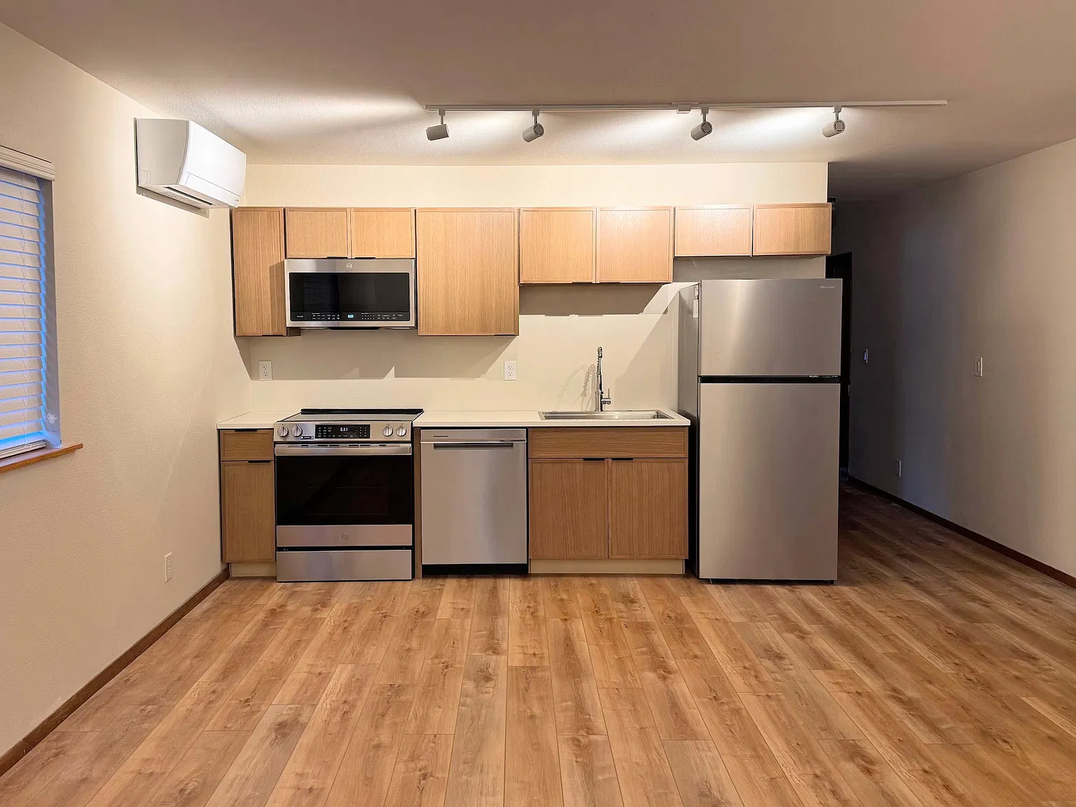 3 bed, 980 sqft, $2,150 — Photo 2