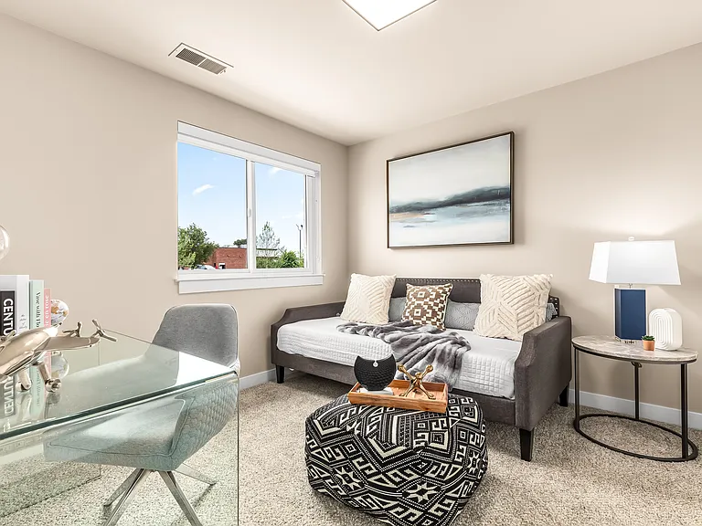Sterling Center Apartments — Photo 18