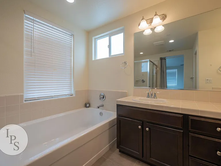 6052 E Bishop Ln — Photo 23