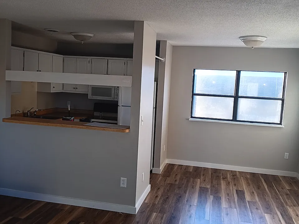 126 Connely St #2