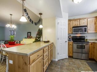 1071 S Kingsbury Rd, Springville, UT 84663