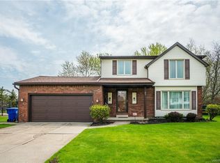 37 Colonial Manor Ct, Buffalo, NY 14224
