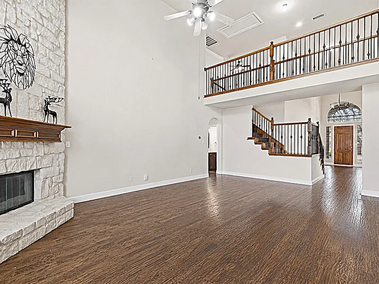 357 Spring Meadow Dr — Photo 3