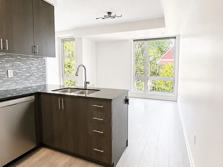 51 Florence St #9 — Photo 6