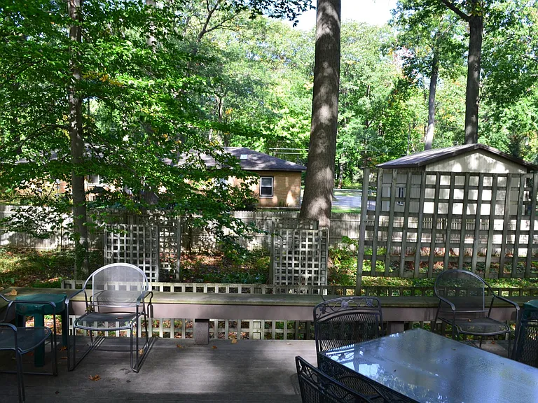 1009 Sycamore Dr — Photo 17