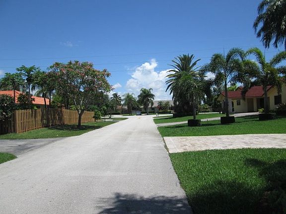 Exterior Neighborhood (street photo)