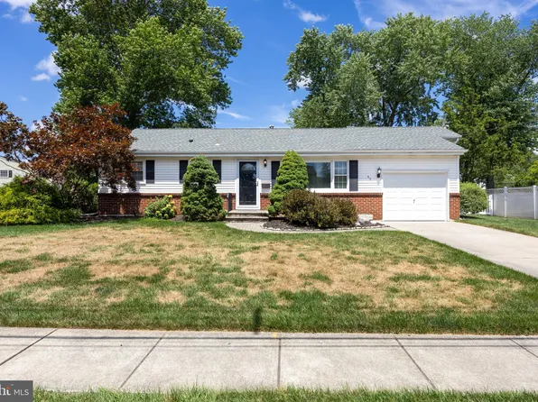 42 Radnor Blvd, Marlton, NJ 08053