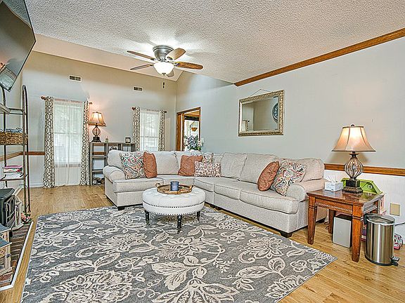 2nd image of 102 Rock Knoll Dr Unit 8B