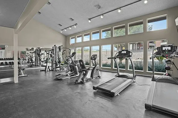 High Ridge Apts. — Photo 3