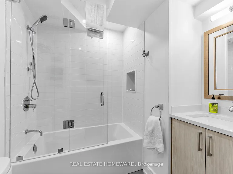 133 Cowan Ave #UPPER — Photo 32