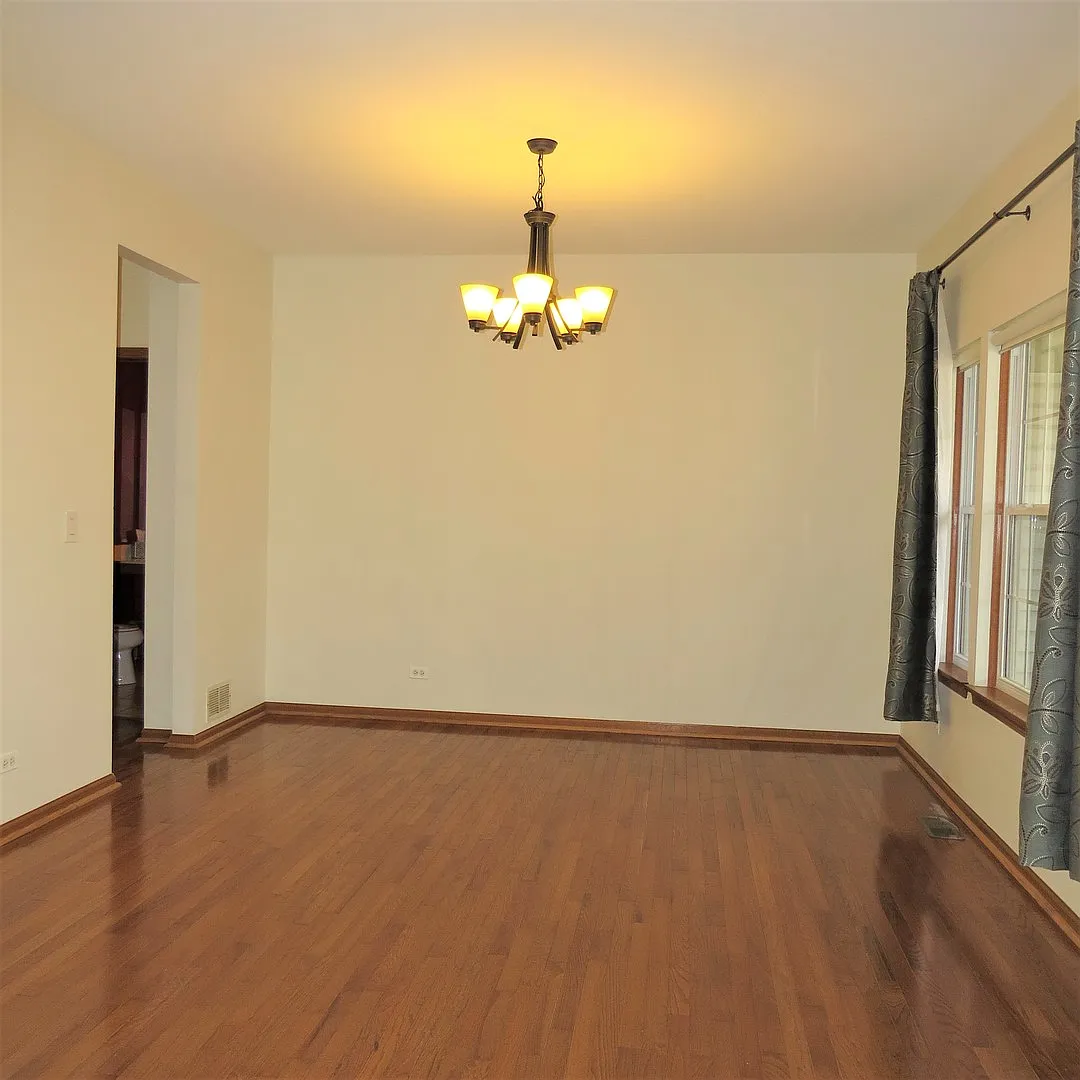 4 bed, 2.5 bath, 2711 sqft, $3,300 — Photo 4