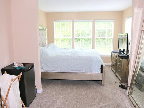 5th image of 110 Macon Dr