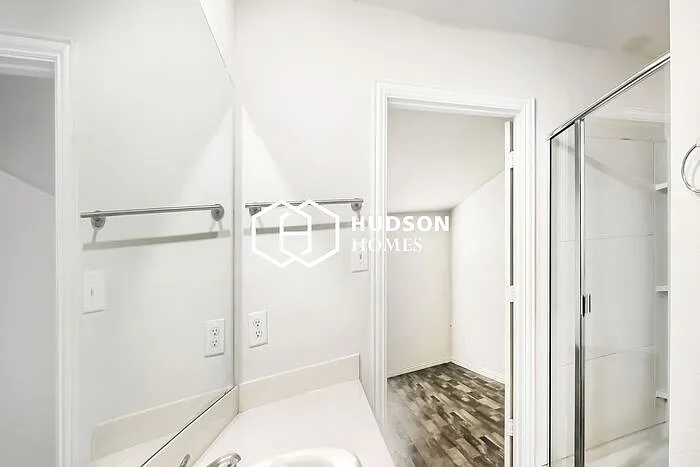 334 Bounding Main — Photo 11