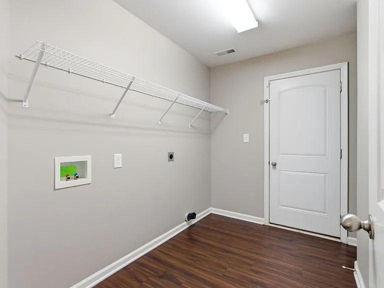 2545 Milsom Ln — Photo 11