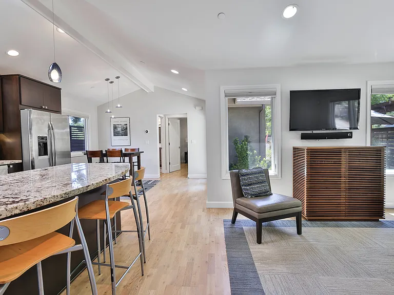 1705 Granger Ave — Photo 9