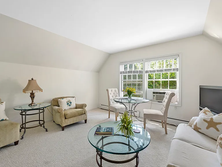 Parkway Dr — Photo 9