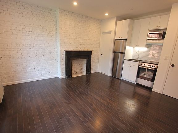 4th image of 78 Washington Pl APT 35