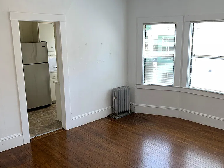 1907 Center St #11 — Photo 4