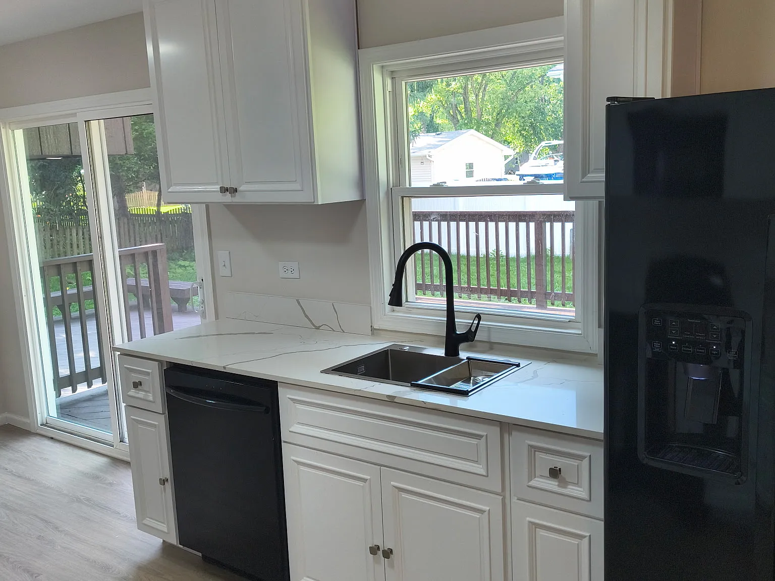 3 bed, 2200 sqft, $3,750 — Photo 3