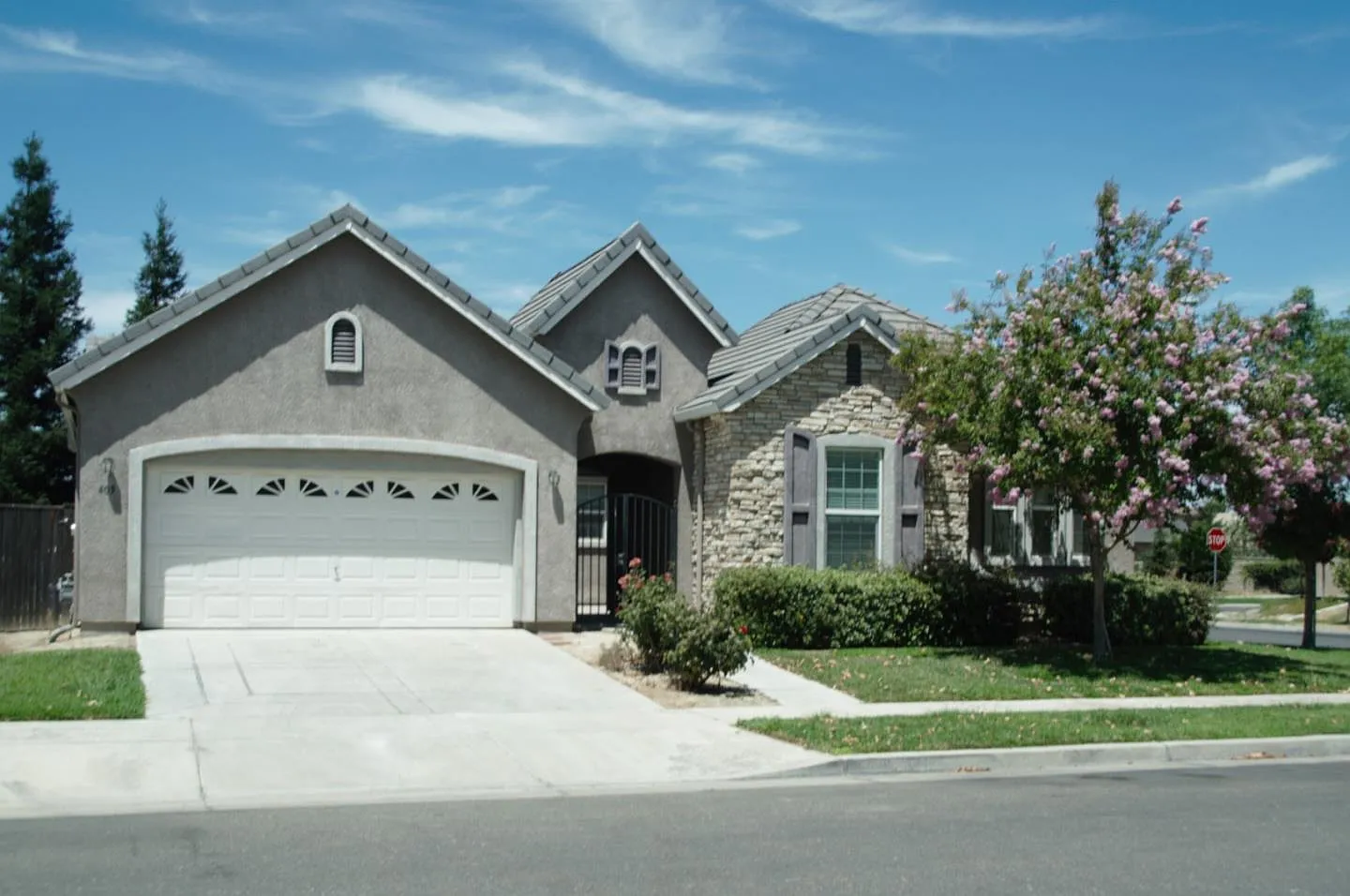 405 Hearst Dr photo 1
