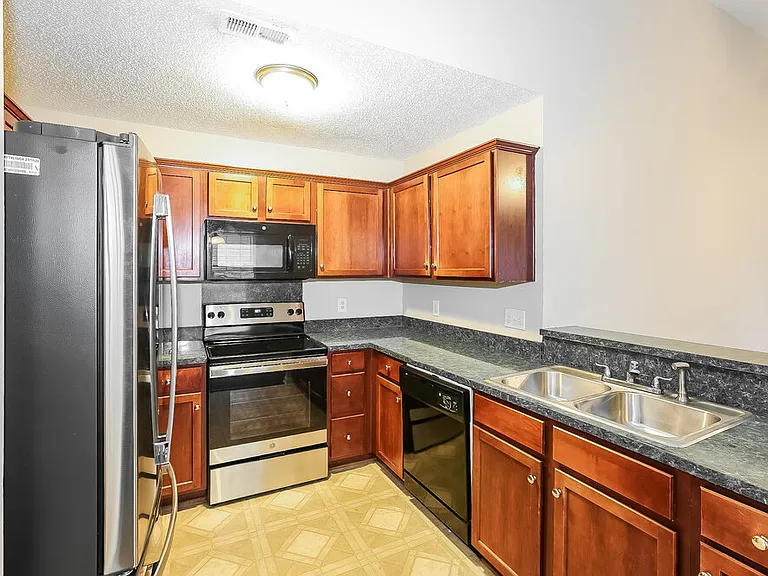 12110 Stewarts Crossing Dr — Photo 8