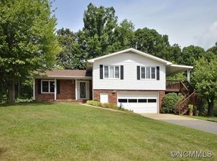 21 Apple Ln, Candler, NC 28715