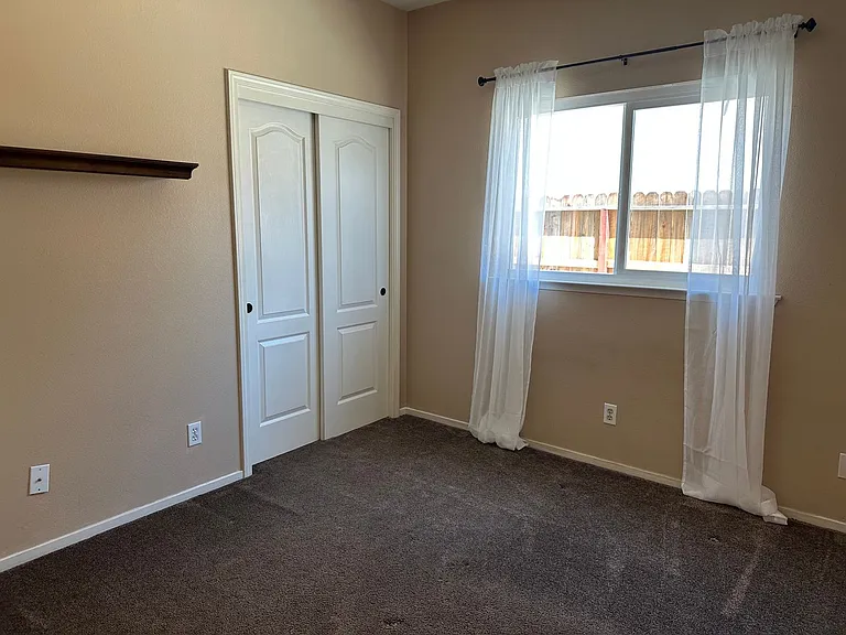 361 W Chennault Ave — Photo 9