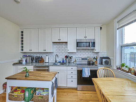 2nd image of 8 Bedford St #3