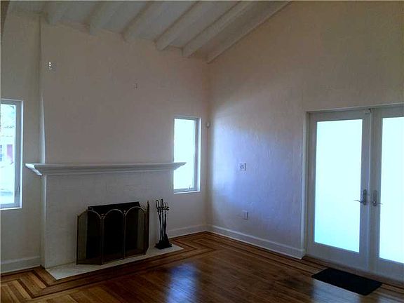 3rd image of 1402 Columbus Blvd