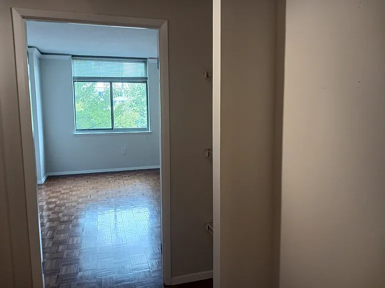 7111 Woodmont Ave #514 — Photo 11