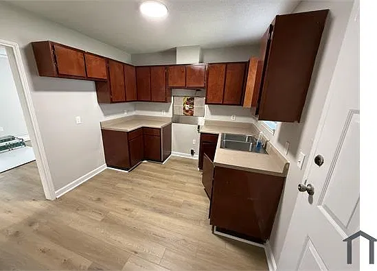 3 bed, 1128 sqft, $1,350 — Photo 2