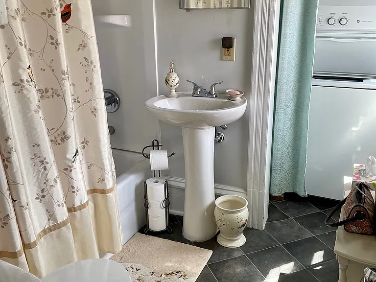 401 Laurel St W #2 — Photo 20