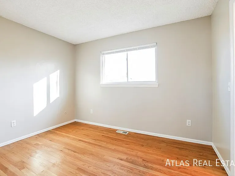 730 S Oakland St — Photo 8