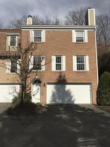 100 Kingswood Dr, Bethel, CT, 06801