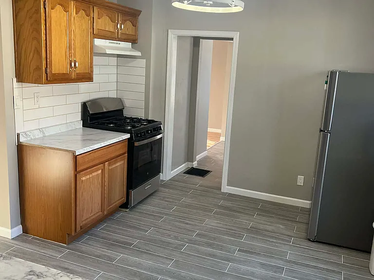 1617 Belmont Ave — Photo 11