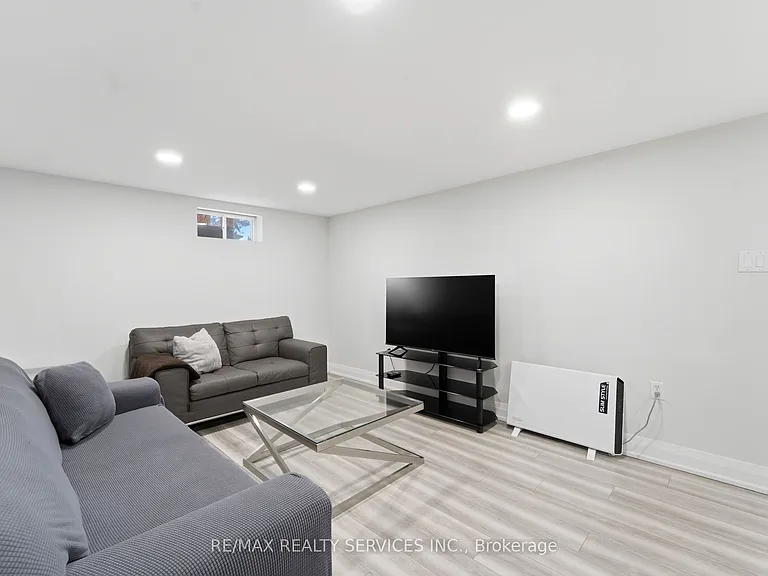 1305 Consort Cres #BASEMENT — Photo 5