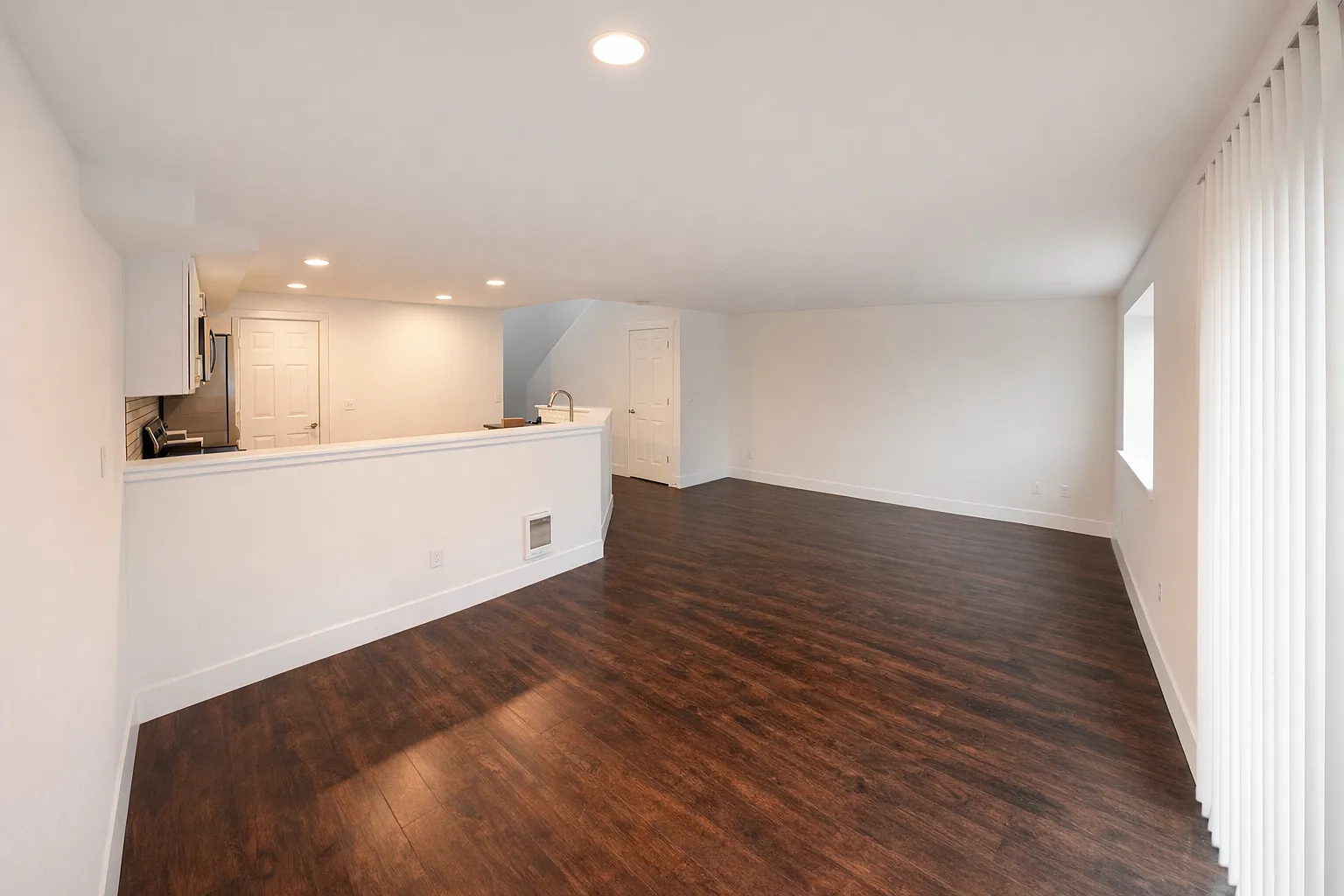 2 bed, 2.5 bath, 1361 sqft, $2,250 — Photo 2