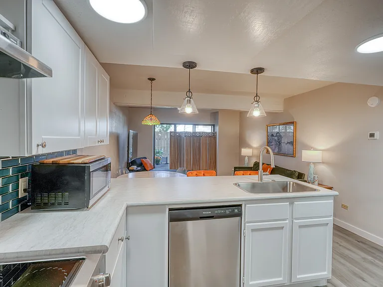 207 Hi Cir N #105B — Photo 8