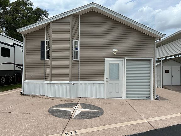 3rd image of 227-228 Broken Woods Blvd